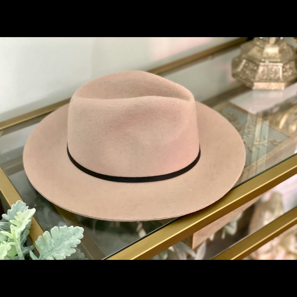 Blush felt hat!